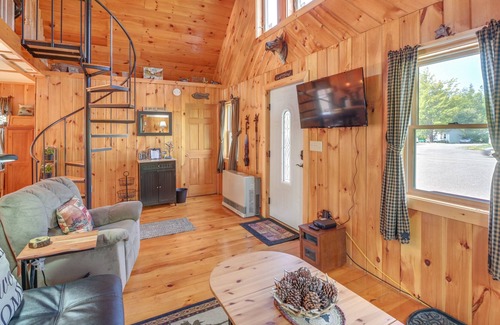 Trenton Cabin | Trenton Chalet - 7 Miles to Acadia National Park!