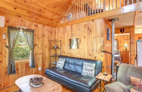 Trenton Cabin | Trenton Chalet - 7 Miles to Acadia National Park!