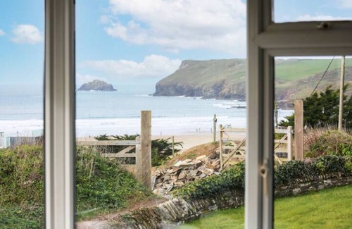 Polzeath House | Trevarthian - A stunning holiday home overlooking Polzeath beach,sleeps 8 + dogs