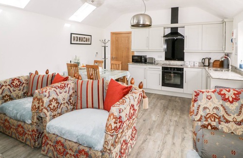 Caerhays Cottage | TREVENNA BARN, pet friendly, with a garden in Veryan
