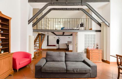 Rione II Trevi Apartment | Trevi Fountain - Modern Suite in 17th-century Palazzo