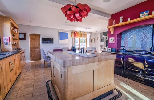Holywell House | Trevornick Farm House- dog friendly with hot tub and tennis court near Newquay