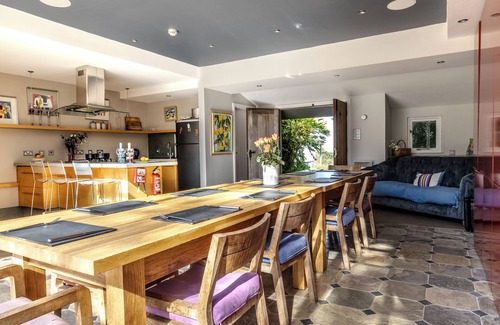 Holywell House | Trevornick Farm House- dog friendly with hot tub and tennis court near Newquay
