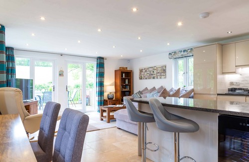 St Austell Cottage | Trewhiddle Villa 21 - a trewhiddle that sleeps 6 guests in 3 bedrooms