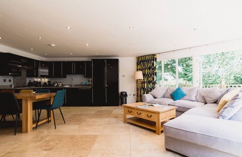 St Austell Cottage | Trewhiddle Villa 10 - a trewhiddle that sleeps 7 guests in 4 bedrooms