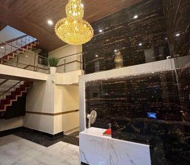 Kandiwali West Hotel | TRI HOTEL