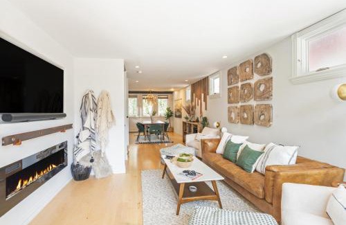 Telluride House | Tri-level condo, close to Coonskin Lift!