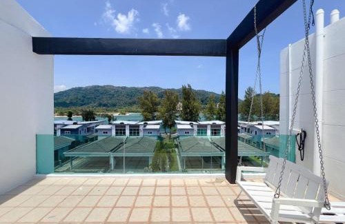 Lumut House | Trichrome Marina Island Minimalist Villa with Balcony