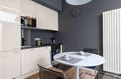 Tricolore Apartment | Tricolor Square Modern Two-room apartment