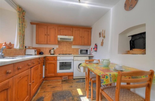 Axminster Cottage | TRILL COTTAGE, pet friendly, with open fire in Musbury