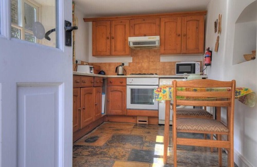 Axminster Cottage | TRILL COTTAGE, pet friendly, with open fire in Musbury