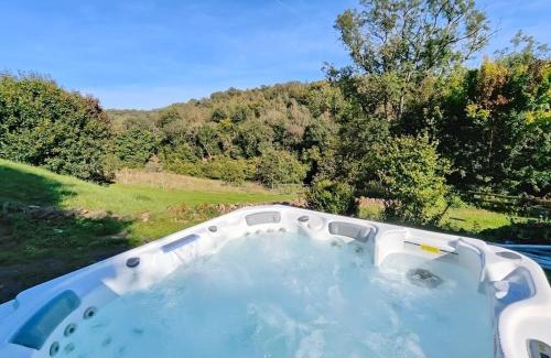Frampton Mansell House | Trillis Cottage