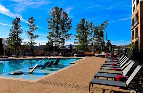 Chapel Hill Apartment | Trilogy 218 · *Luxury King Bed Suite - for 4 w/Parking|Gym|Pool
