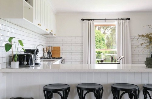Daylesford House | Trimble Hill Summary: