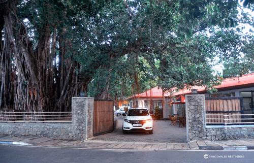 Arunagiri Nagar Hotel | Trinco Rest House