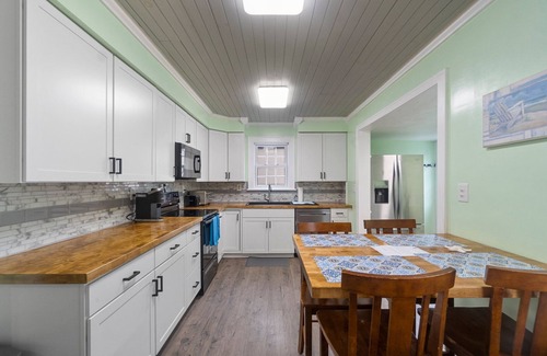 Portsmouth House | Trini Cottage with Spacious 3BR, Deck and Workspace