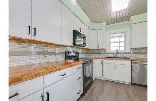 Portsmouth House | Trini Cottage with Spacious 3BR, Deck and Workspace