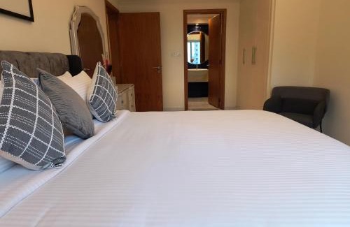 DIFC Apartment | Trinity Holiday Homes - Sheikh Zayed Road Near to Financial Center Metro Station