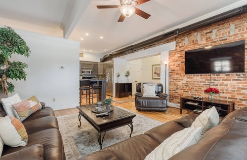 Greenville Downtown Apartment | Trio Loft | D-Town GVL | 65" TV + Indoor Fireplace