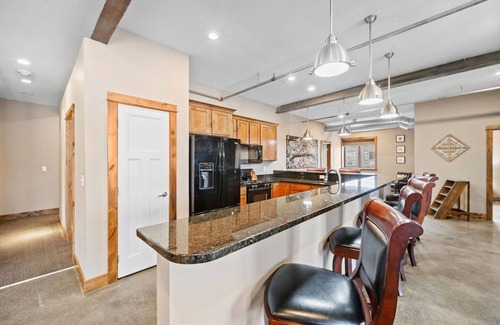 Historic East Village Condo | Triple Kings | Private Rooftop | Private Garage