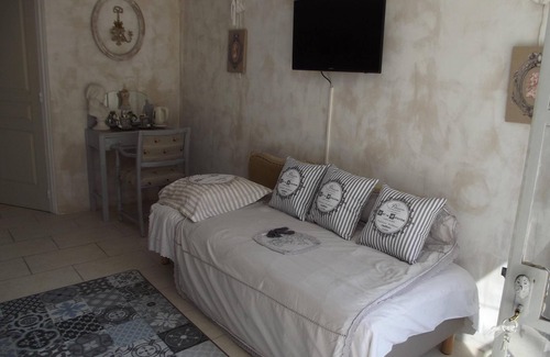 Cabries Bed & Breakfast | Triple room-Comfort-Ensuite-Garden view