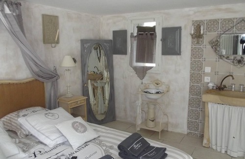 Cabries Bed & Breakfast | Triple room-Comfort-Ensuite-Garden view