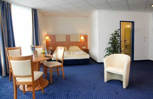 Kappel-Grafenhausen House | Triple room with toilet and shower - Euro Hotel