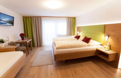 Filzmoos Bed & Breakfast | Triple room with balcony, shower/WC - Landhaus Vierthaler