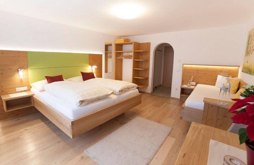 Filzmoos Bed & Breakfast | Triple room with balcony, shower/WC - Landhaus Vierthaler