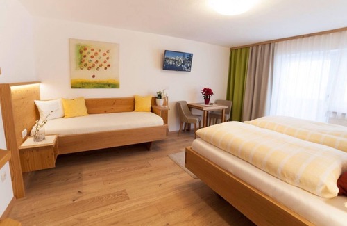Filzmoos Bed & Breakfast | Triple room with balcony, shower/WC - Landhaus Vierthaler