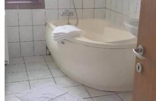 Cluj-Napoca Apartment | Triple Room with Private Bathroom