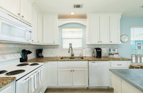 San Luis House | Triple the Views! 3 Decks Overlooking the Sparkling Sea