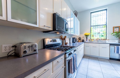 Central Park North House | Triplex in a Townhouse in Harlem Perfect for Family Gathering