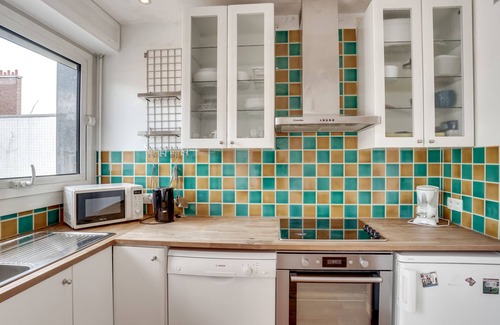 16th Arrondissement Apartment | Trocadéro/Rue de la Pompe (Desbordes-Valmore) ID 253