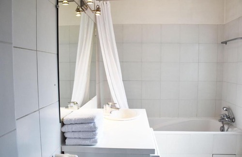 Porte-Dauphine Apartment | Trocadero