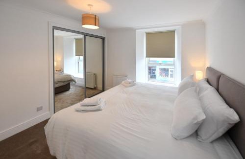 Troon Apartment | Troon Portland Apt A