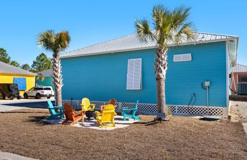 Fort Morgan House | Tropic Like Its Hot Beachside Cottage-Resort Pool