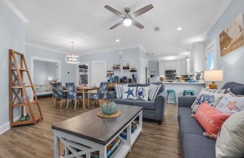 Fort Morgan House | Tropic Like Its Hot Beachside Cottage-Resort Pool