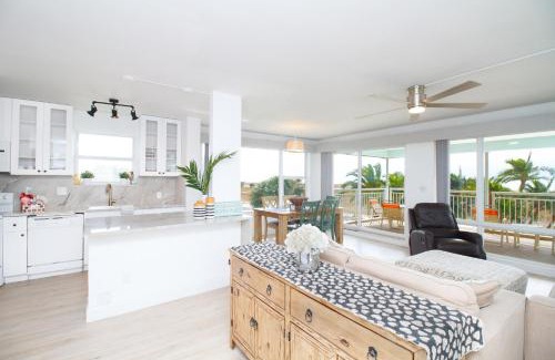 Treasure Island Apartment | Tropic Terrace Resort #59 - Beach View Penthouse!