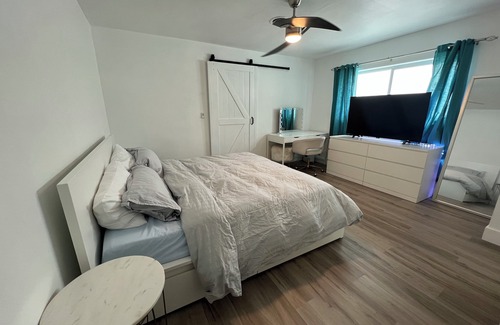 Pompano Isles House | Tropic Tiki Villa. Private Pool & Waterfront! Great location!
