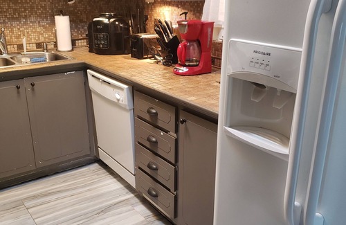 Palm Lee Park House | Tropical 2-bedroom house with pool & hot tub in Fort Myers