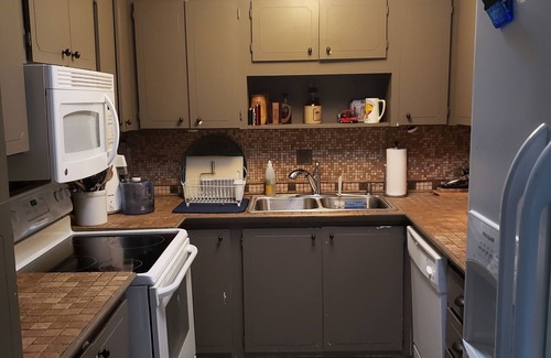 Palm Lee Park House | Tropical 2-bedroom house with pool & hot tub in Fort Myers