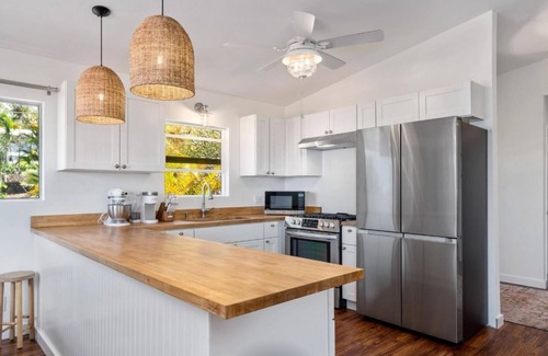 Kalaoa House | Tropical 2 bedroom close to airport and town!