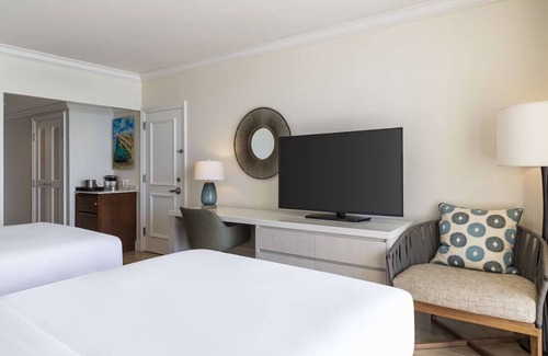 Garrison Historic Area Hotel | Tropical Ambiance in 3 Suites w/Stunning Bay Views in Beachfront Resort