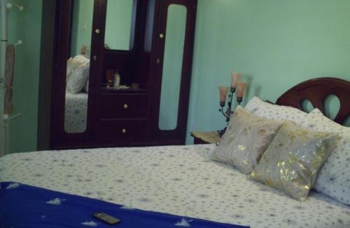 Douglas House | Tropical Apartment with private patio, Walk to Beaches, Shops and Cafes