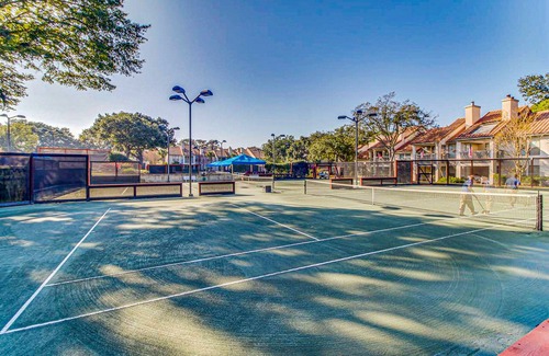 Baytowne Wharf Apartment | Tropical condo at The Village of Baytown Wharf with AC, pool, hot tub, & gym