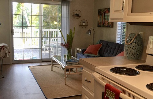 East Naples Cottage | Tropical Cottage with a Million Dollar View- Your own private house