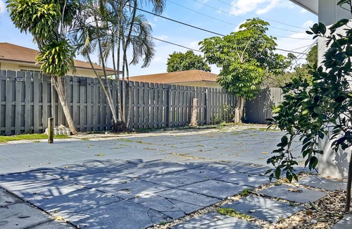 Harbor Village Apartment | Tropical & Cozy Private Home Near Beach: Private, Yard, Parking