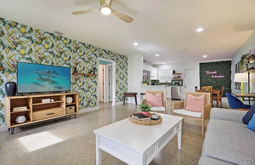 Boynton Beach House | Tropical Escape near Beach! Tons of parking!