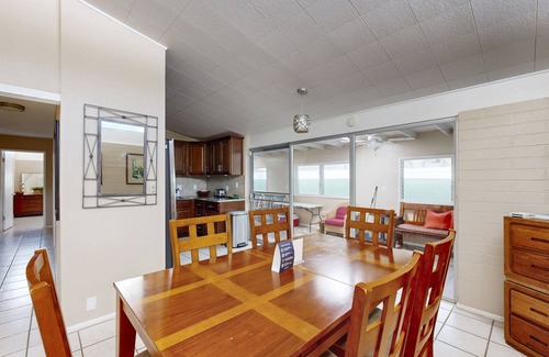 Portlock House | Tropical Escape with Lanai & Private Yard | Walk to Maunalua Bay Beach